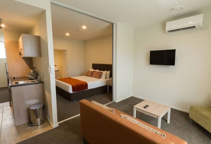 Ramada Suites By Wyndham Christchurch City