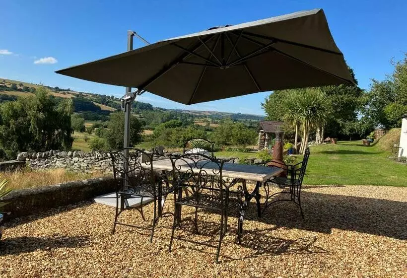 تختخواب و صبحانه Hares Hideaway At Coed Moelfa