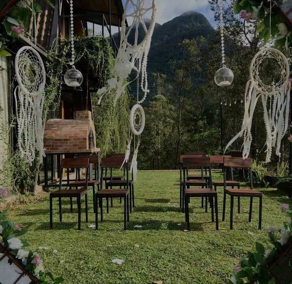 Otel The Backyard Balangoda