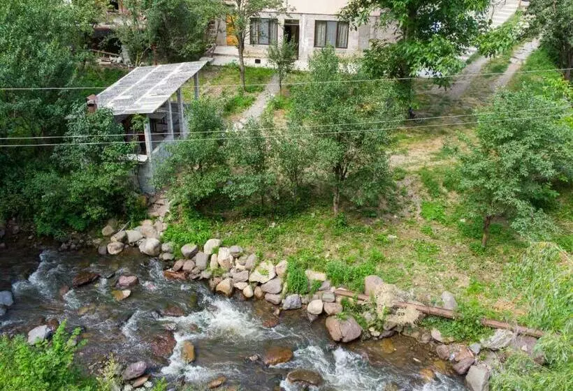 ベッドアンドブレックファースト River Side Guest House