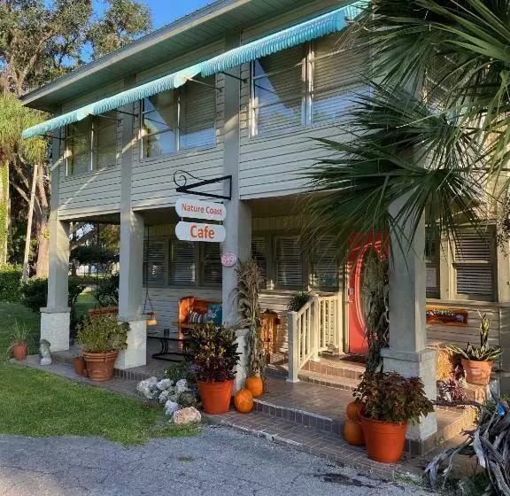 Hotelli Nature Coast Inn & Cottages
