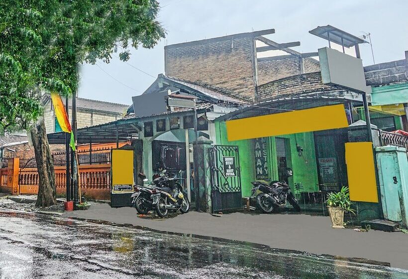 Отель Spot On 91697 Nyaman Homestay Syariah