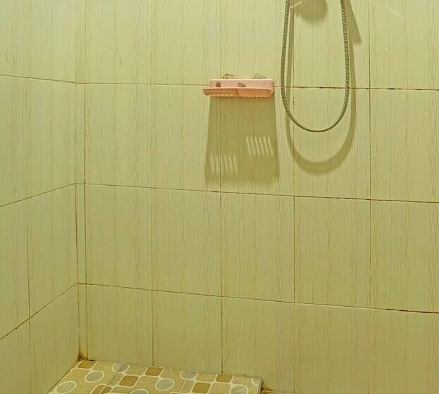 Отель Spot On 91697 Nyaman Homestay Syariah