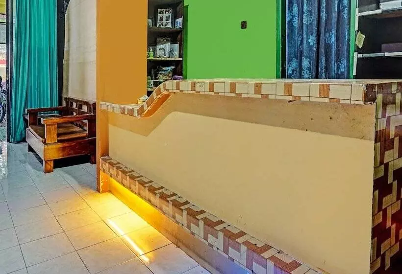 Hotelli Spot On 91697 Nyaman Homestay Syariah
