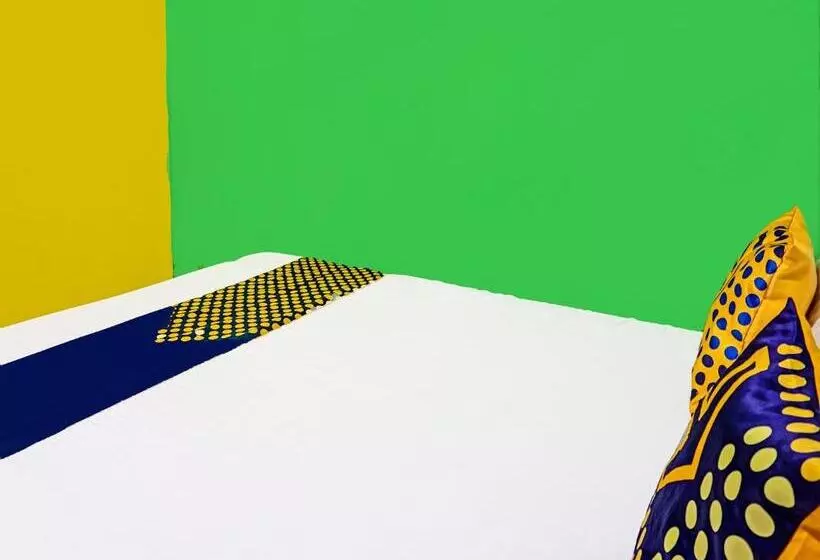 Hotelli Spot On 91697 Nyaman Homestay Syariah