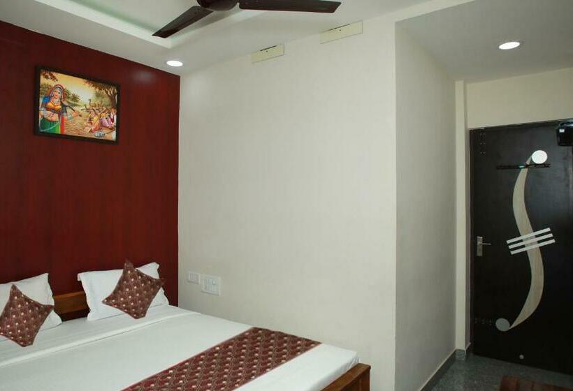 Redstone Hotel Near Us Consulate Nungambakkam