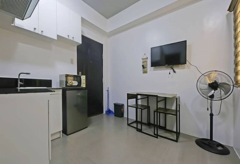 Отель Bernbon Condominiuim Manila