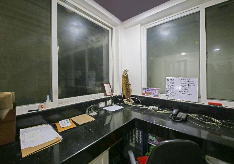 Отель Bernbon Condominiuim Manila