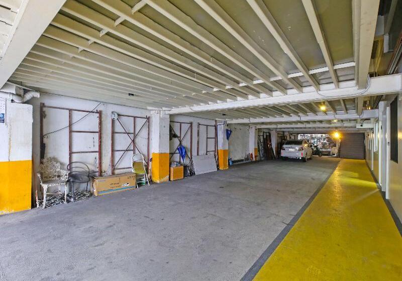 Отель Bernbon Condominiuim Manila