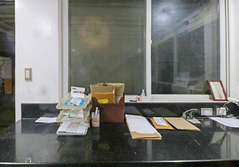 Отель Bernbon Condominiuim Manila