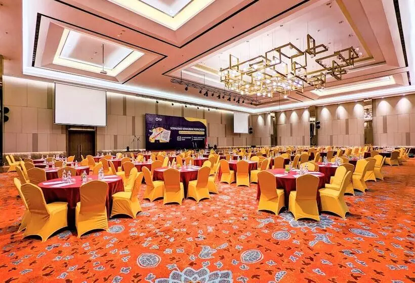 ホテル Grand Zuri Lubuklinggau