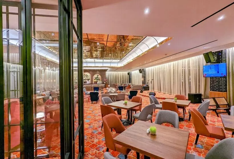 ホテル Grand Zuri Lubuklinggau