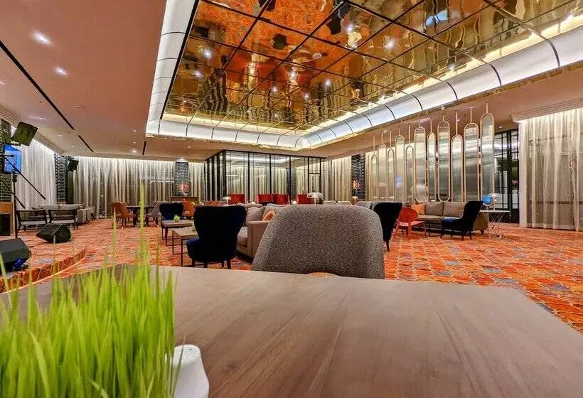 ホテル Grand Zuri Lubuklinggau