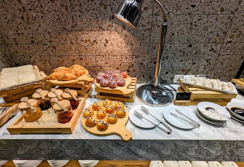 호텔 Grand Zuri Lubuklinggau