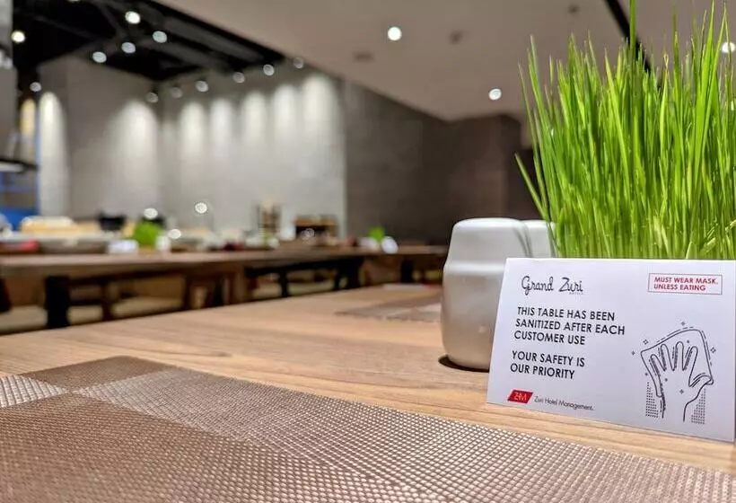 ホテル Grand Zuri Lubuklinggau