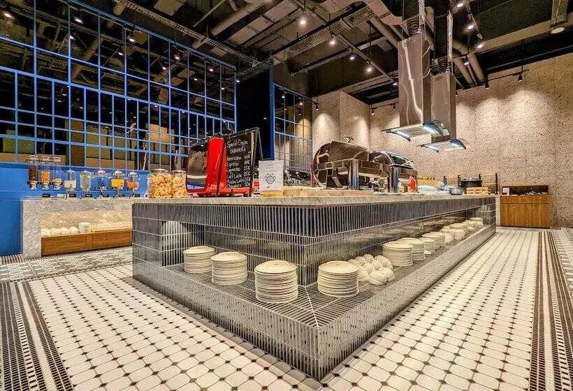 ホテル Grand Zuri Lubuklinggau