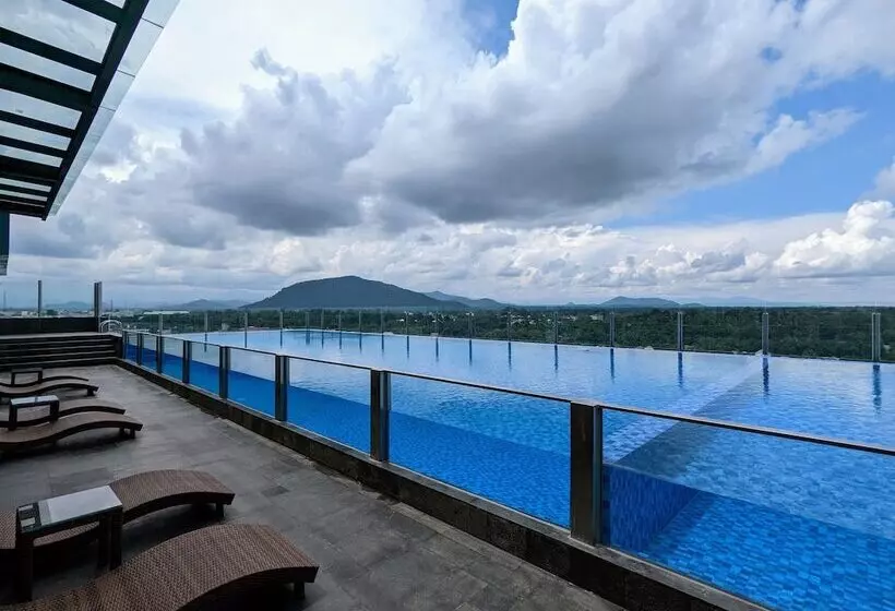 ホテル Grand Zuri Lubuklinggau