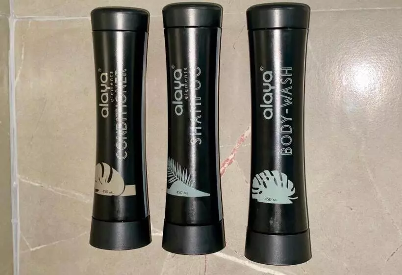 هتل Sand And Tan Beach