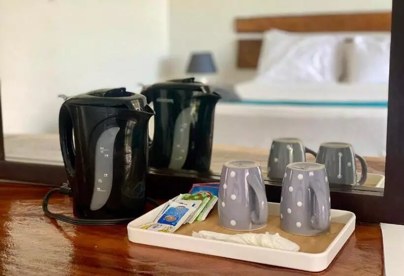 هتل Sand And Tan Beach