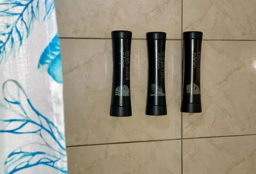 هتل Sand And Tan Beach