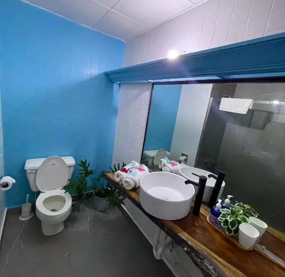 هتل Sand And Tan Beach