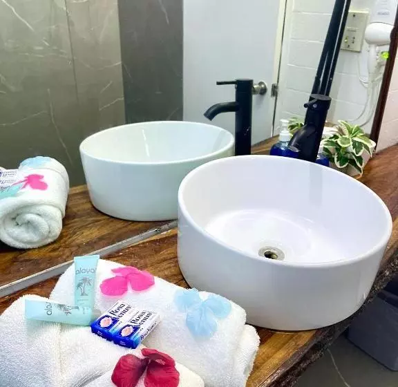 هتل Sand And Tan Beach