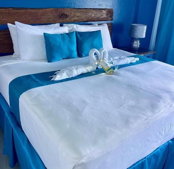 هتل Sand And Tan Beach