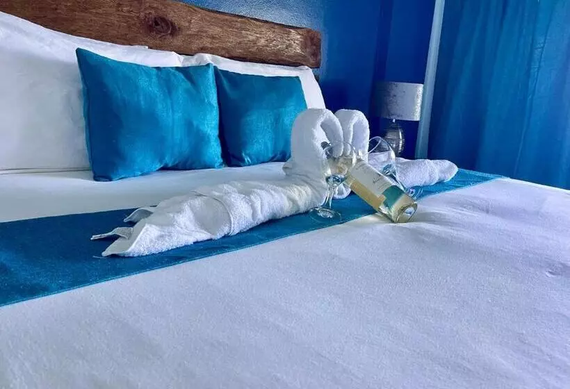 هتل Sand And Tan Beach