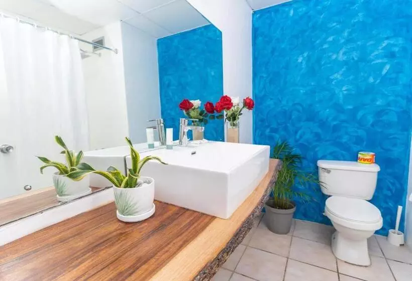 هتل Sand And Tan Beach