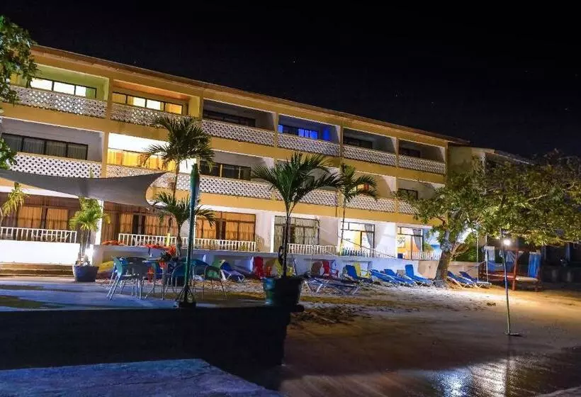 هتل Sand And Tan Beach