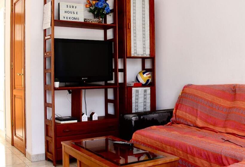 Surf House Famara Yokomosurf   Hostel