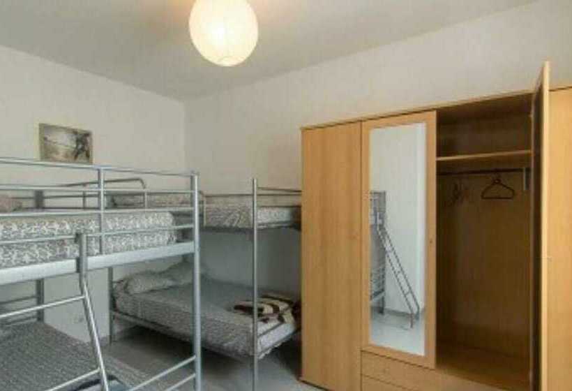 Surf House Famara Yokomosurf   Hostel