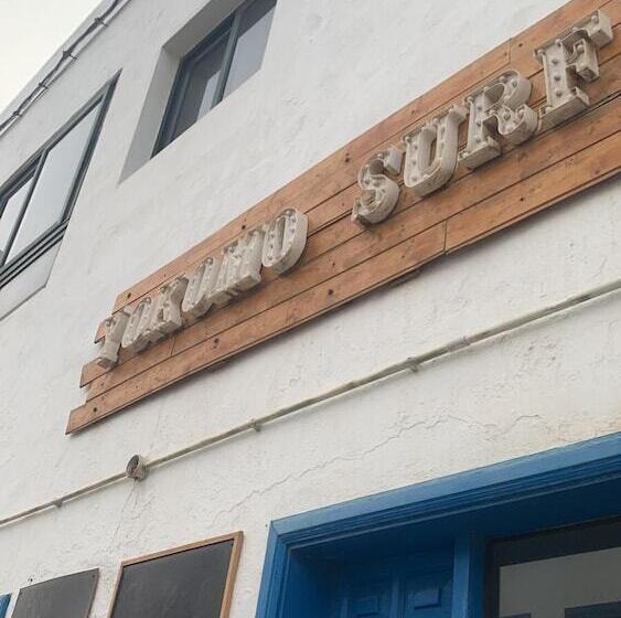 Surf House Famara Yokomosurf   Hostel