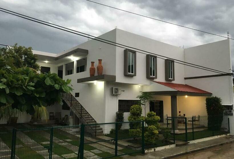 فندق Garden Suites Tonalá