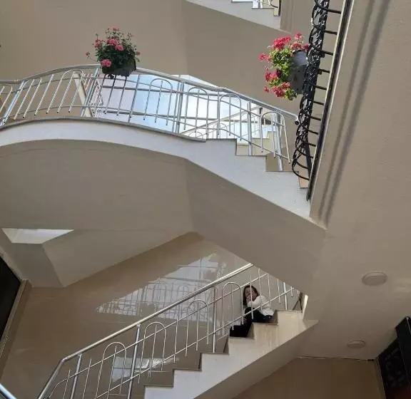 پانسیون Villa Abi Center