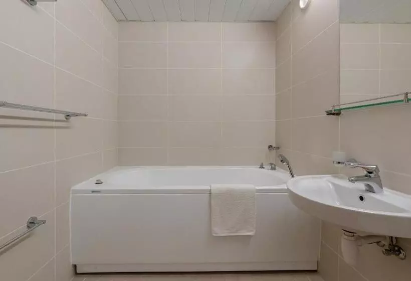 Raadimõisa Hotell