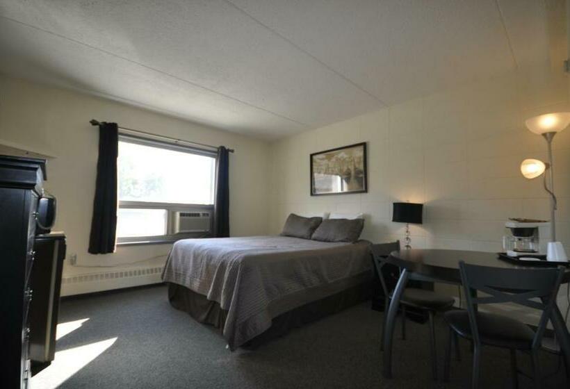 호텔 Beaverlodge Motor Inn