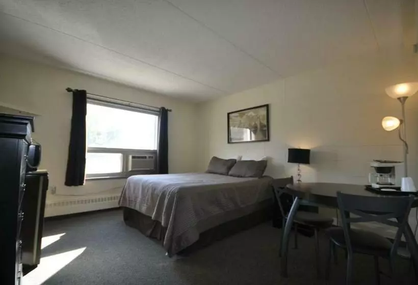 Hotelli Beaverlodge Motor Inn