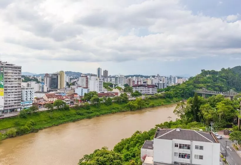 ホテル Blumenau Tower By Castelo Itaipava