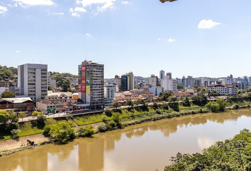 בית מלון כפרי Blumenau Tower By Castelo Itaipava