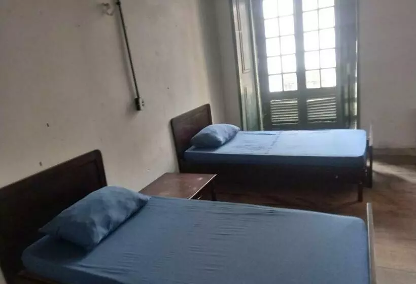 Hostel L B