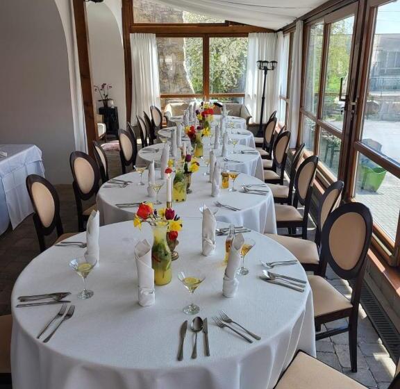 Отель Kaštieľ Ottlýk