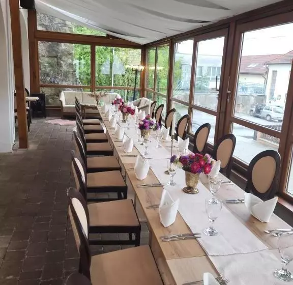 Hotelli Kaštieľ Ottlýk