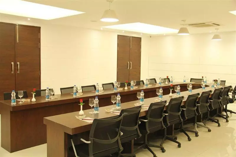 ホテル Bhawna Clarks Inn Agra