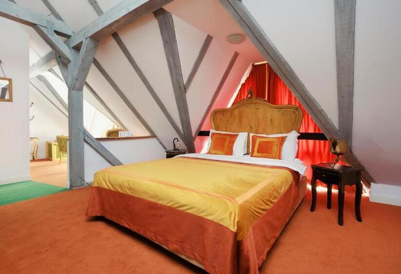 هتل Conacul Archia