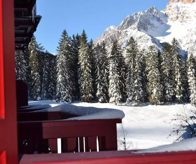 فندق Croda Rossa