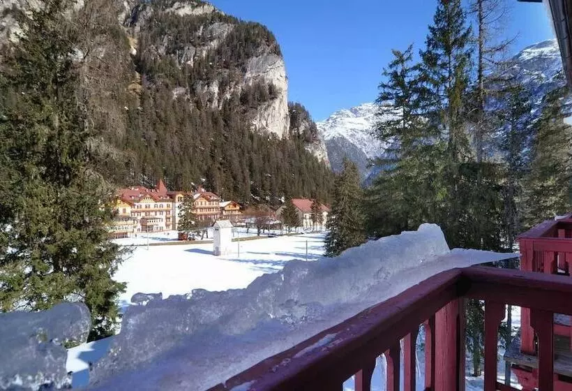 فندق Croda Rossa