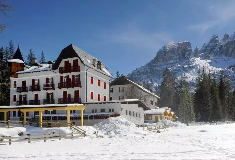 فندق Croda Rossa