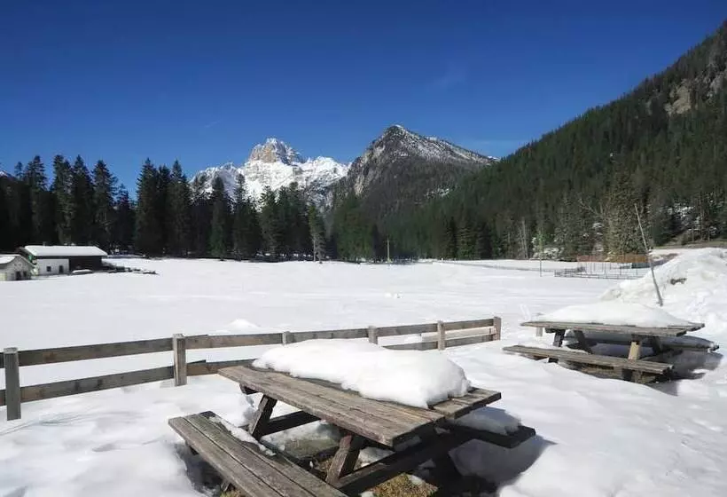 فندق Croda Rossa