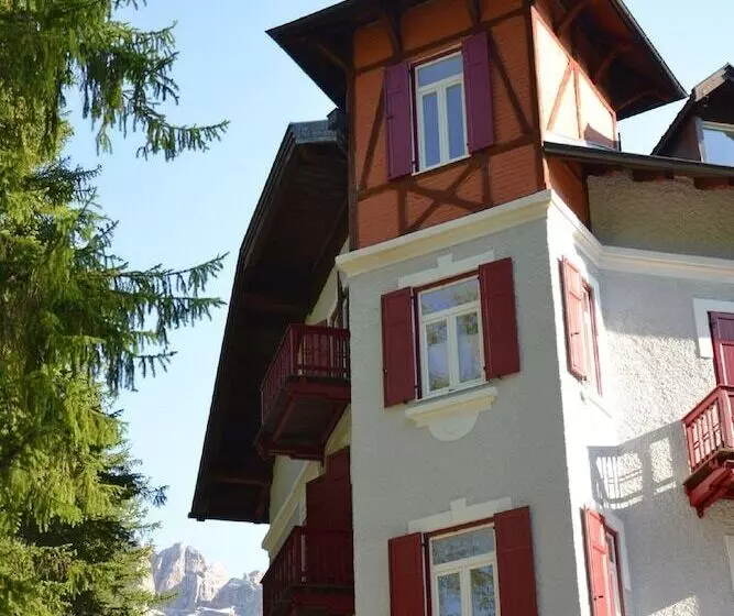 فندق Croda Rossa